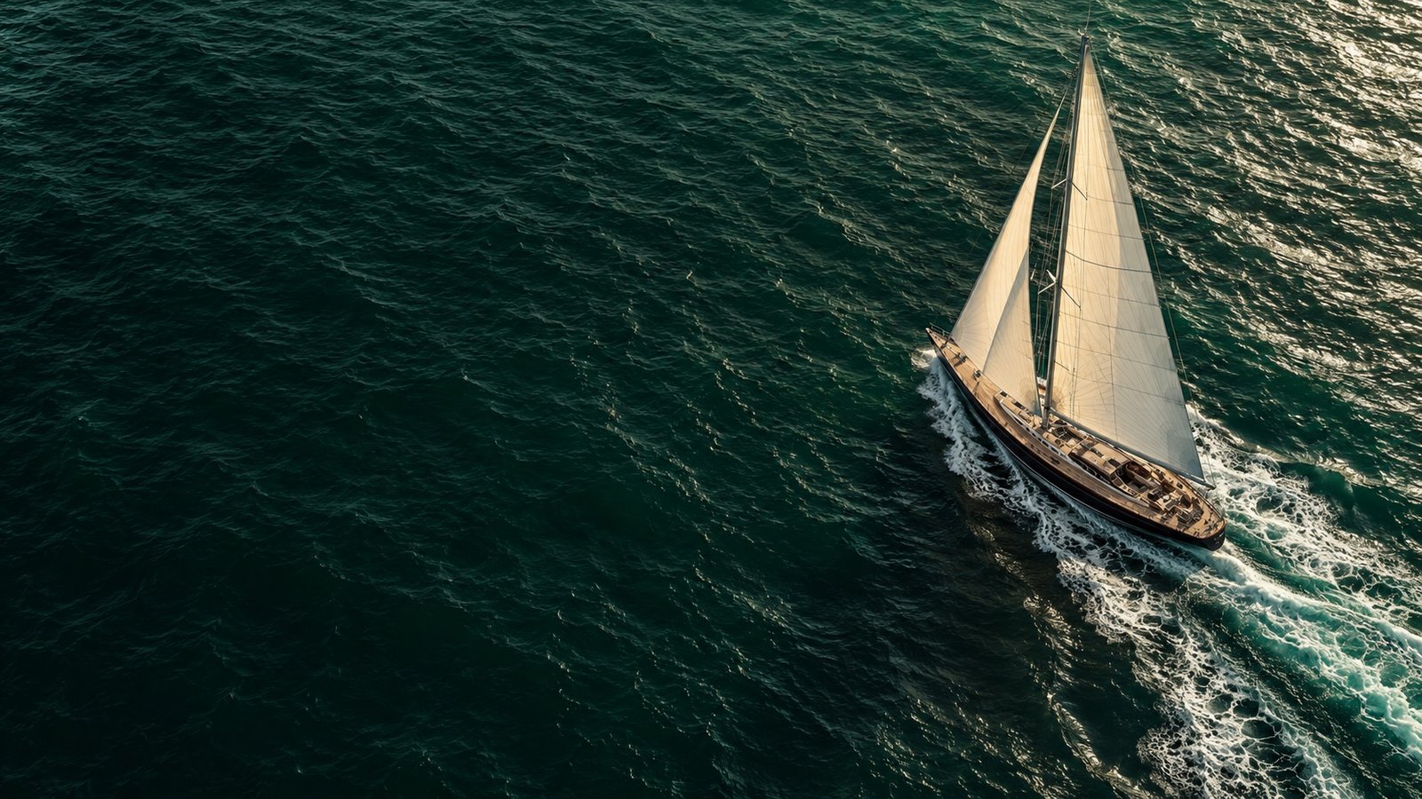 Veleiro em águas verde-escuras, imagem conceitual criada para a Galleon